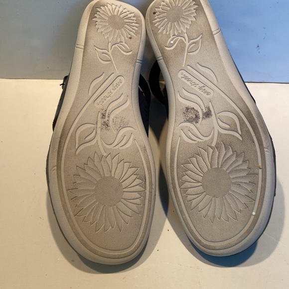 Easy Street Primrose Leather Comfort Wave Navy Wedge Sandals - Picture 6 of 6